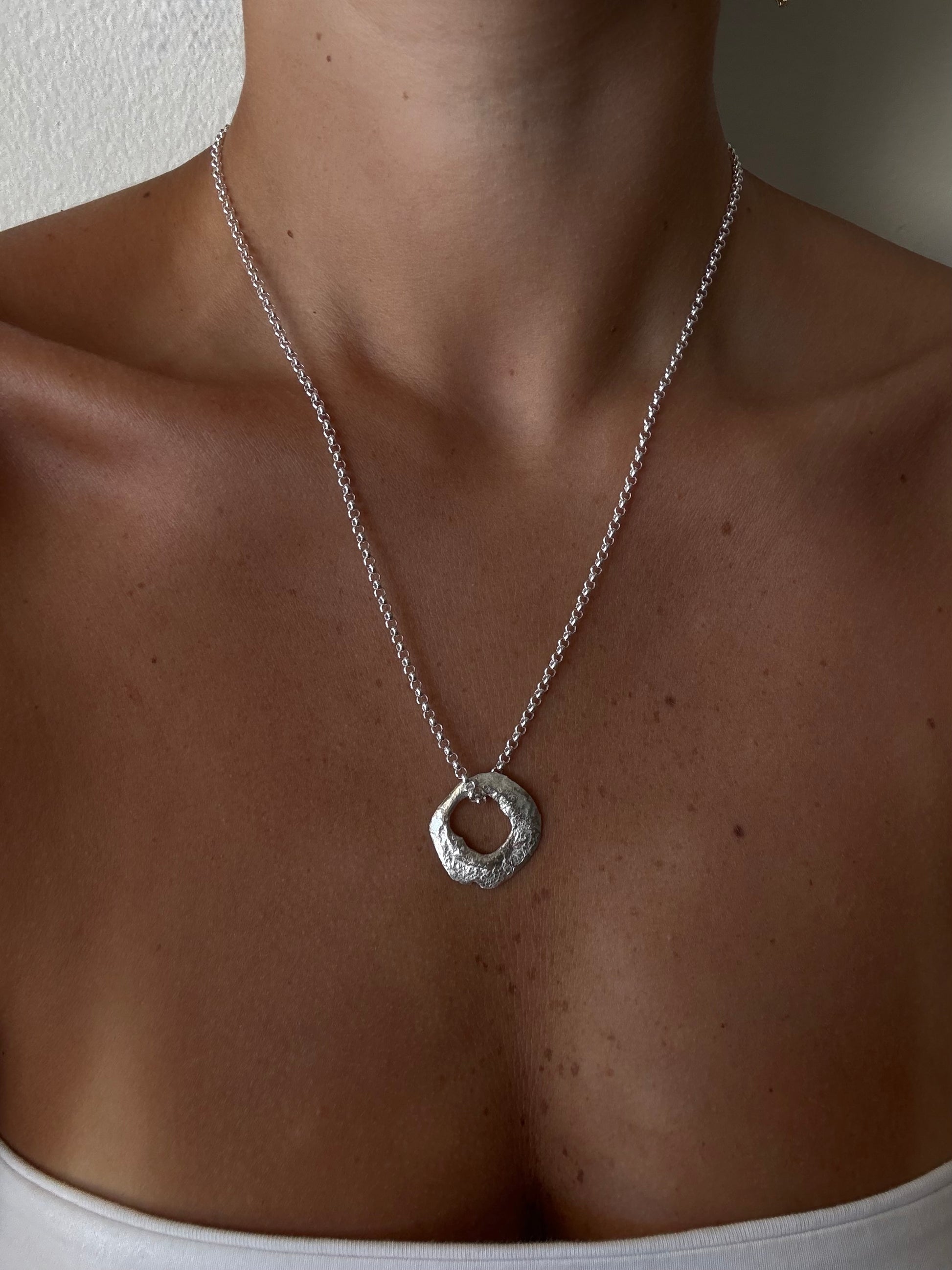 SHAYA SILVER NECKLACE