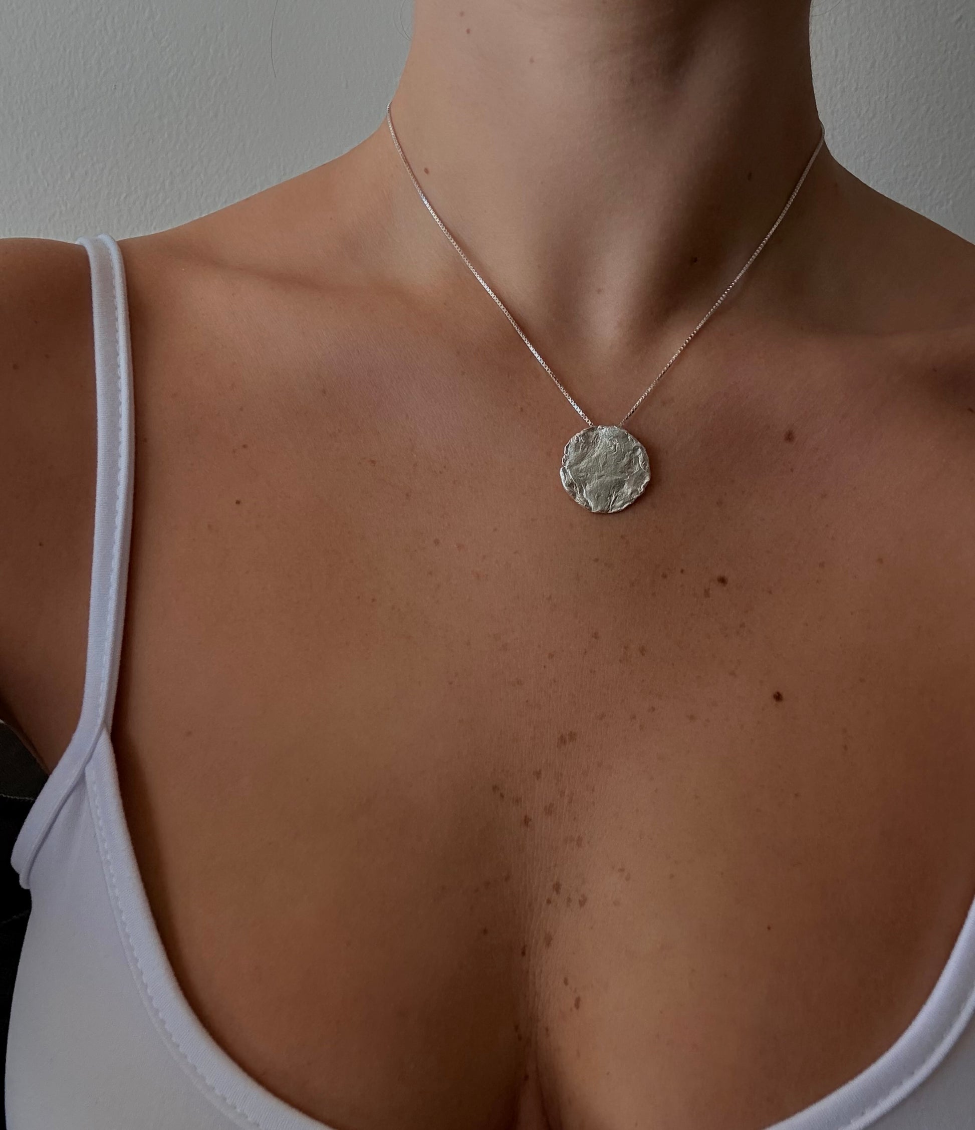 MONA SILVER NECKLACE