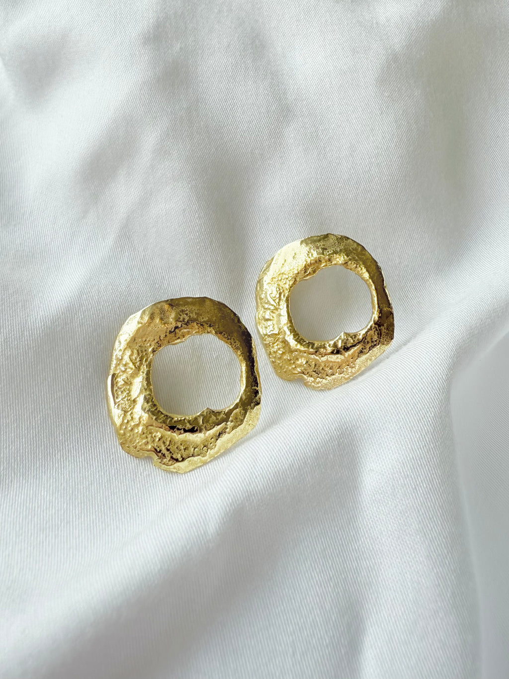 NUMA GOLD EARRINGS