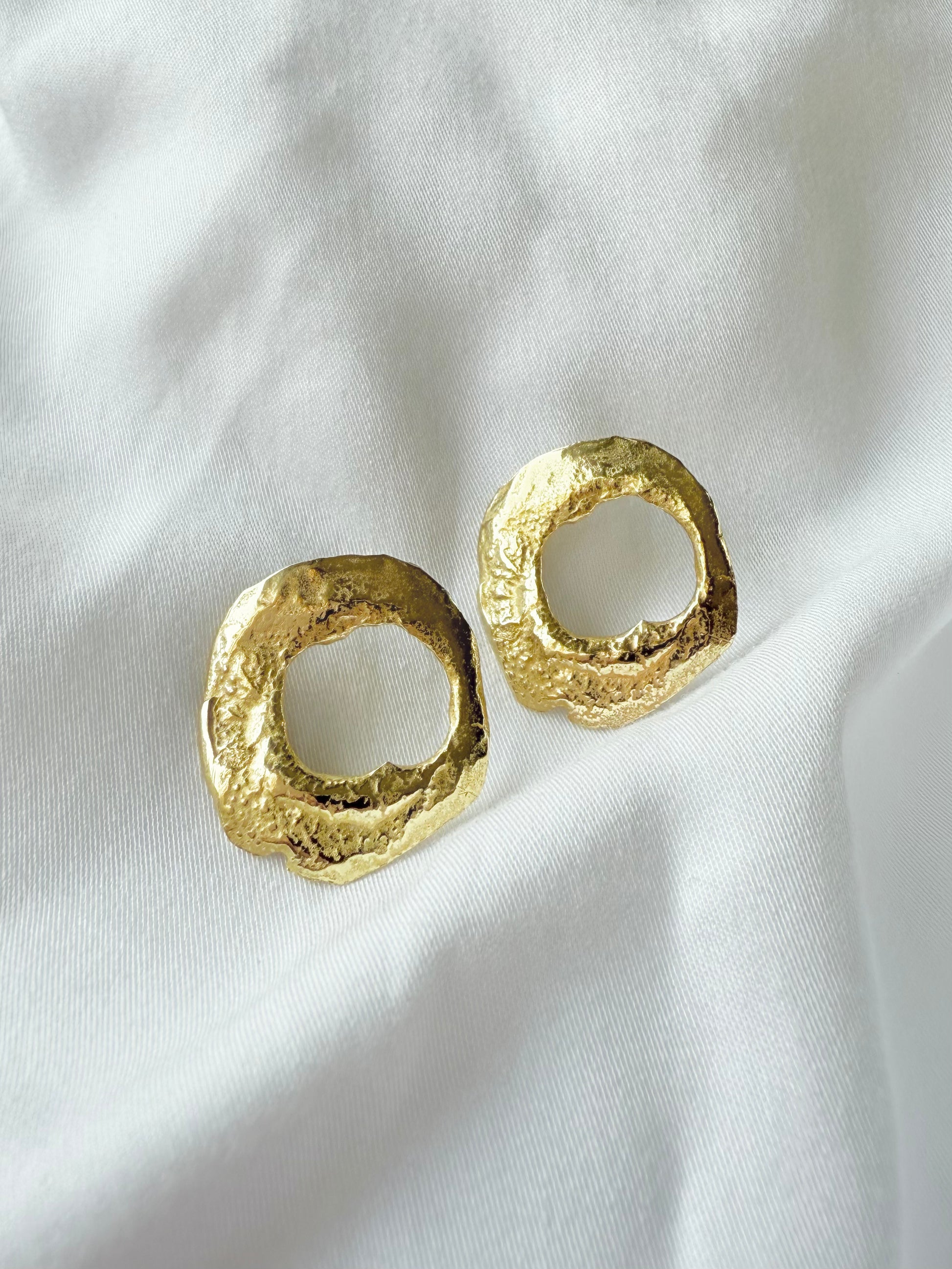NUMA GOLD EARRINGS