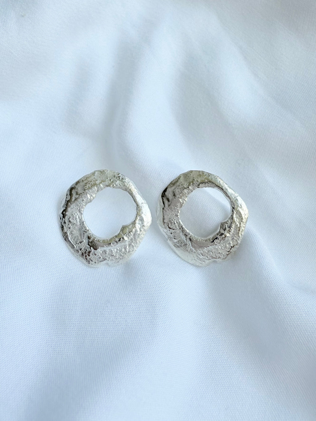 NUMA SILVER EARRINGS