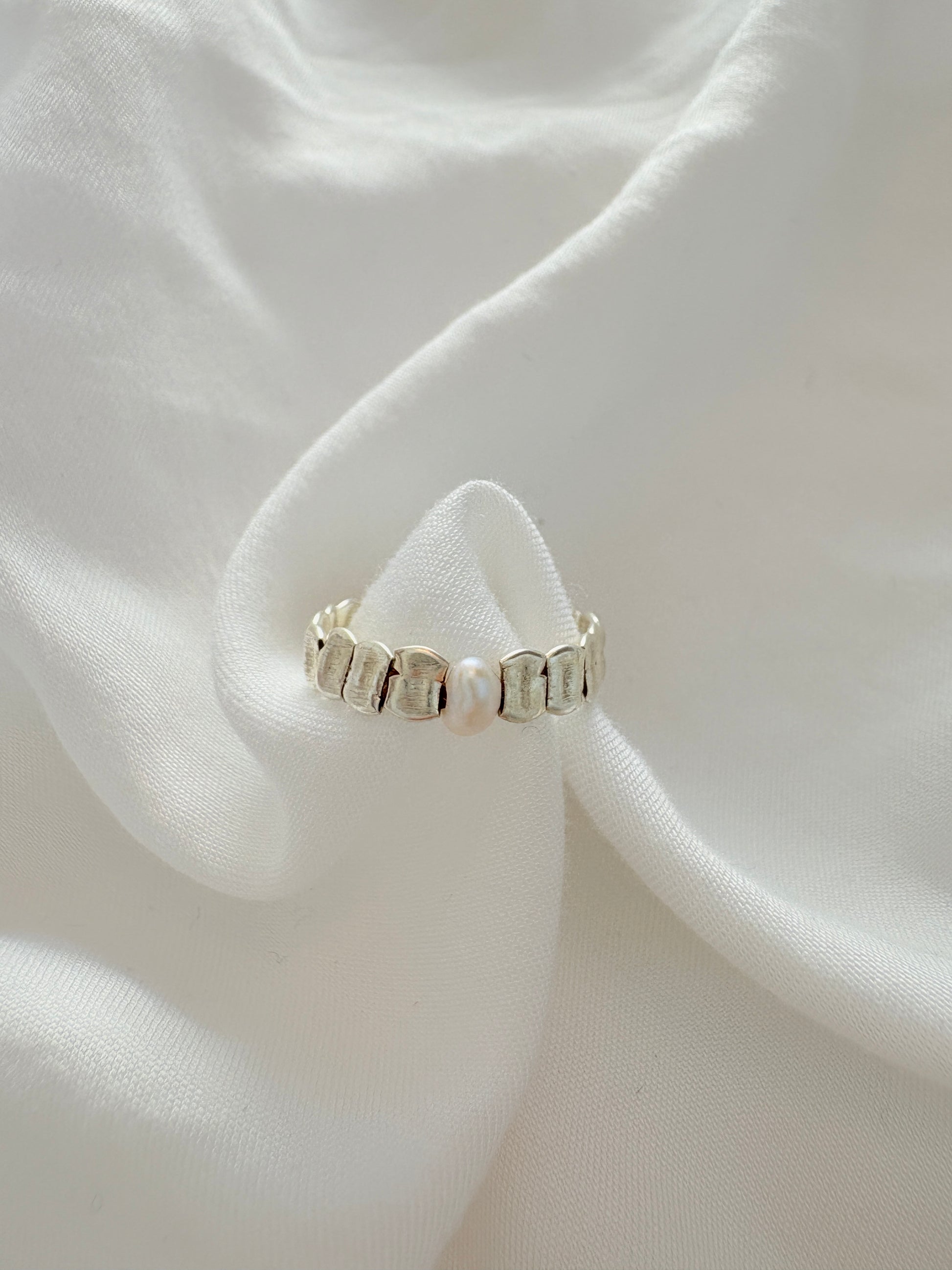ADRIA SILVER PEARL RING